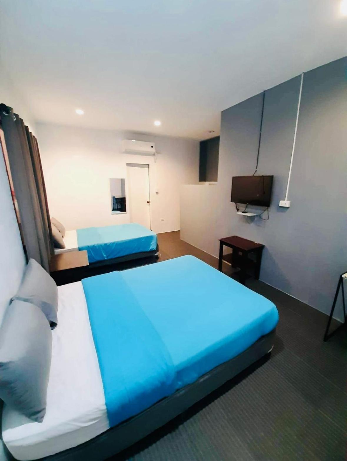 Hometown Hotel - Lacson Баколод Екстериор снимка