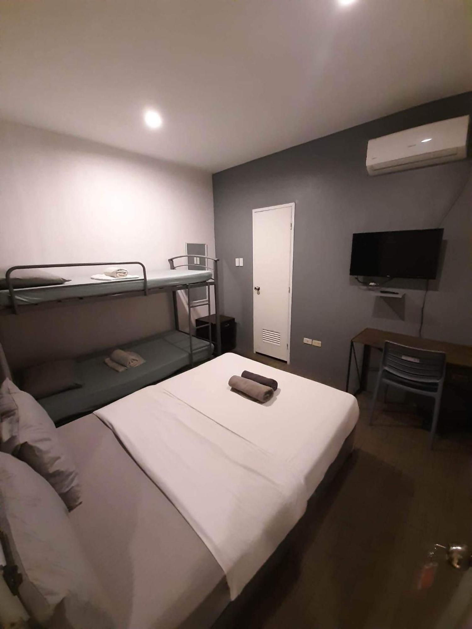 Hometown Hotel - Lacson Баколод Екстериор снимка