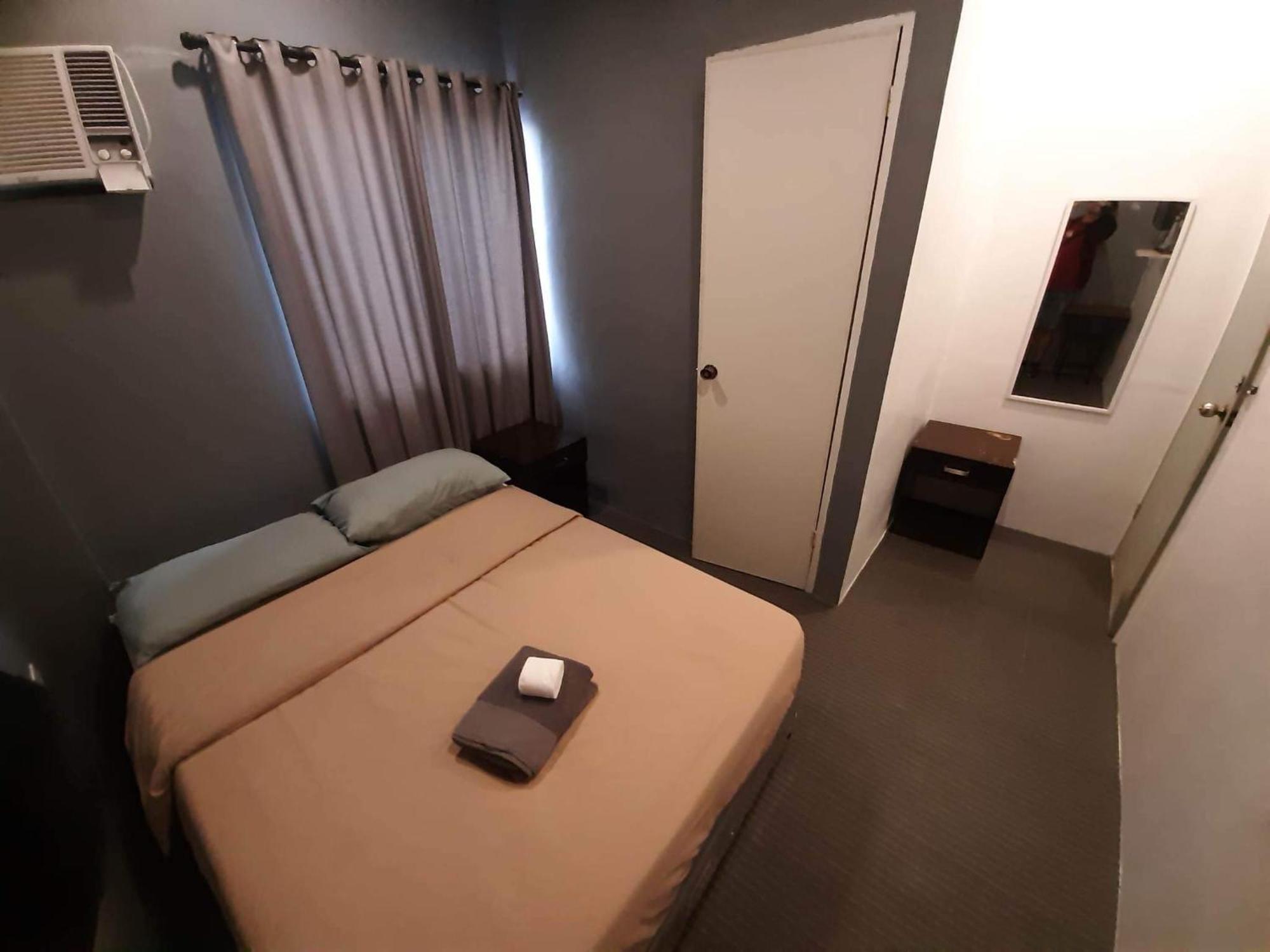 Hometown Hotel - Lacson Баколод Екстериор снимка