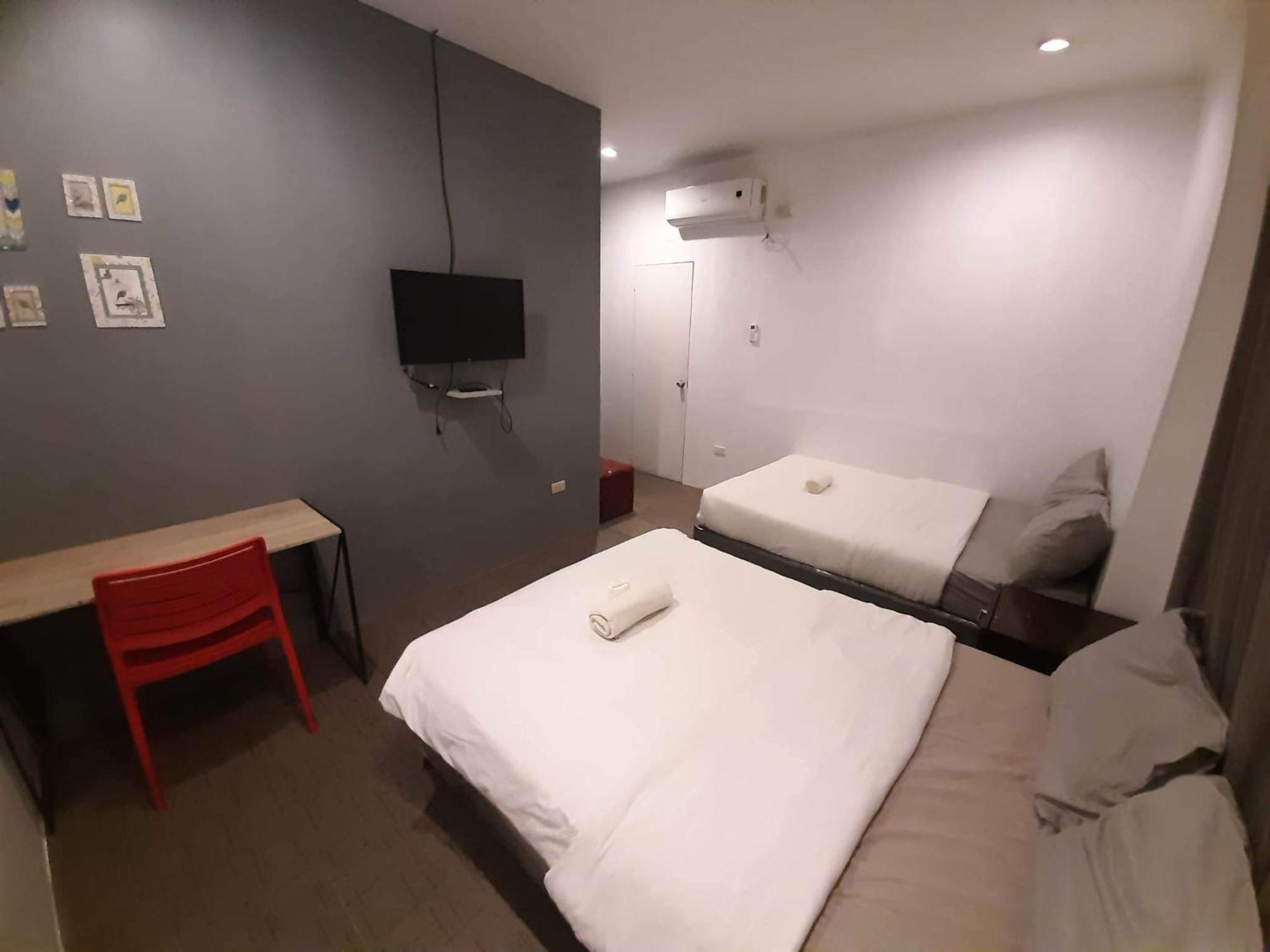Hometown Hotel - Lacson Баколод Екстериор снимка