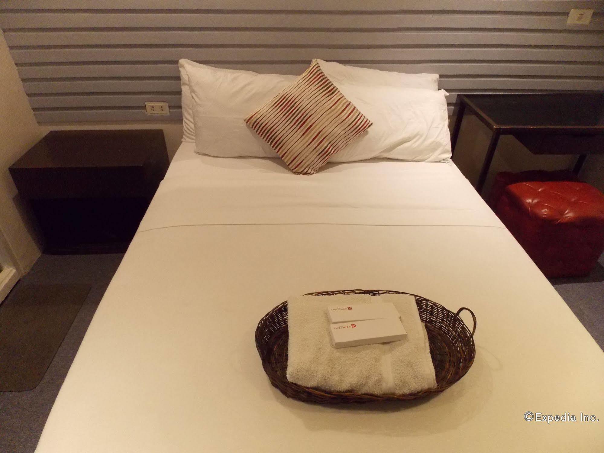 Hometown Hotel - Lacson Баколод Екстериор снимка