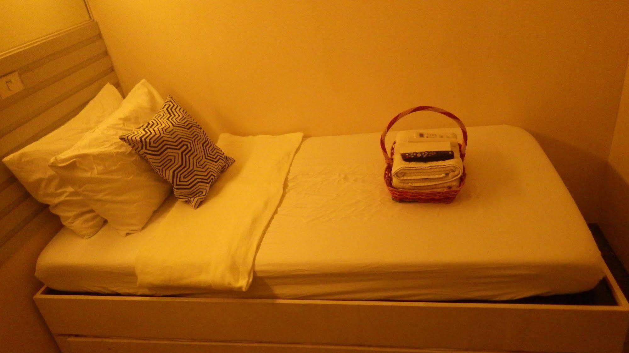 Hometown Hotel - Lacson Баколод Екстериор снимка