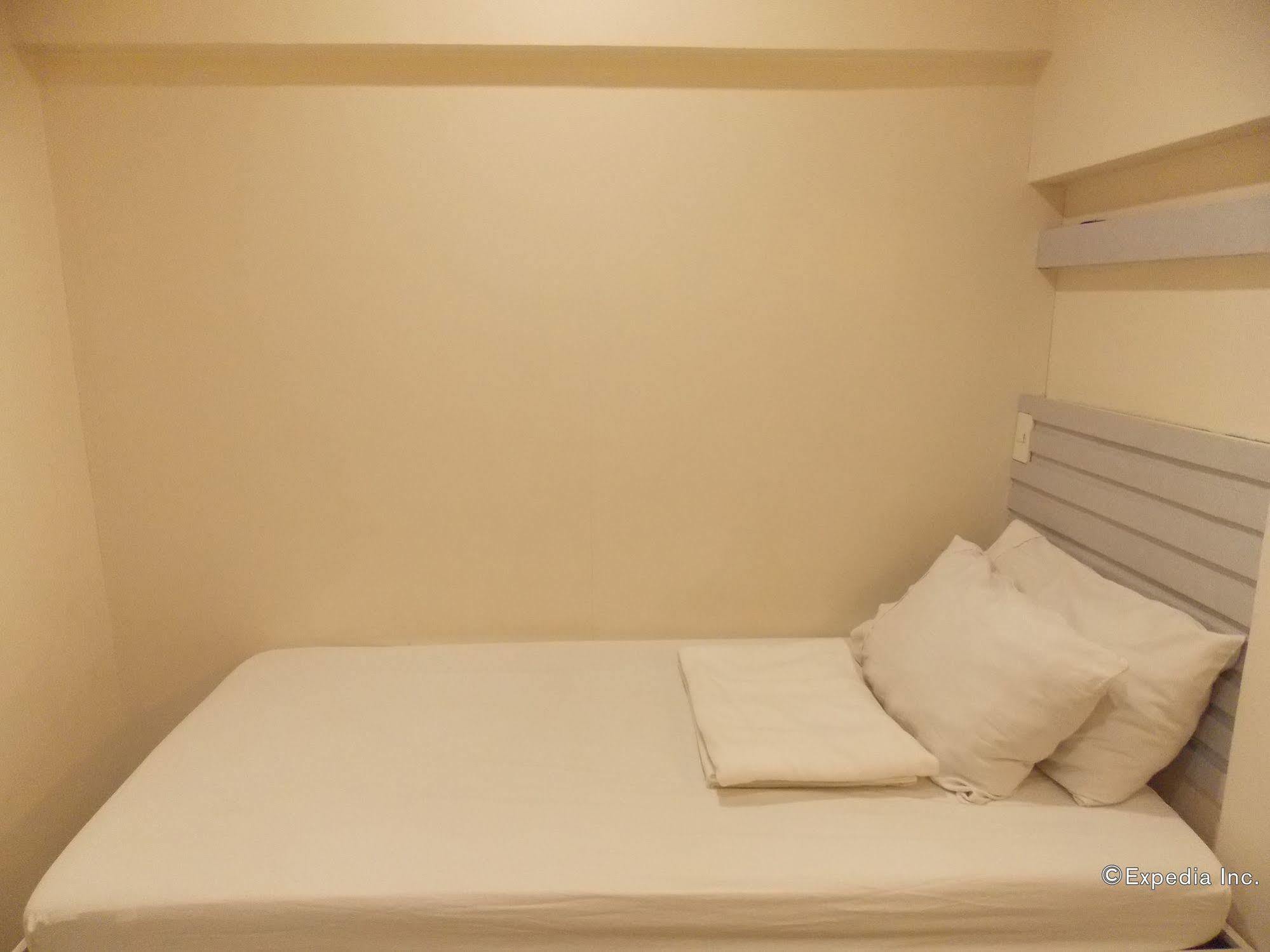 Hometown Hotel - Lacson Баколод Екстериор снимка