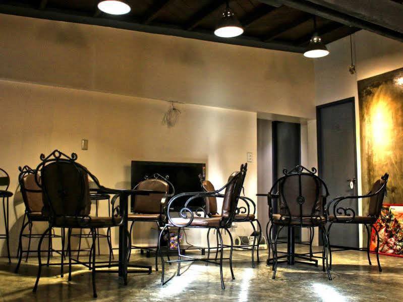 Hometown Hotel - Lacson Баколод Екстериор снимка