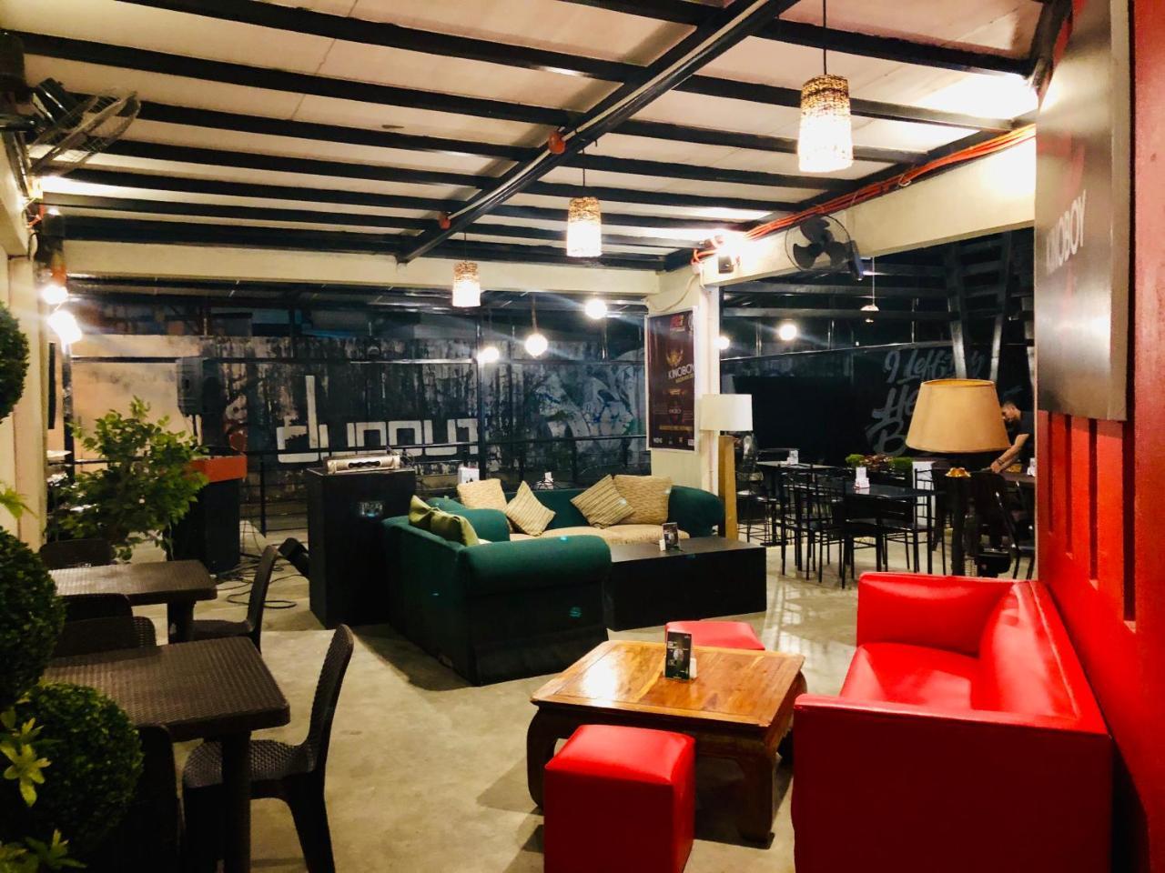 Hometown Hotel - Lacson Баколод Екстериор снимка