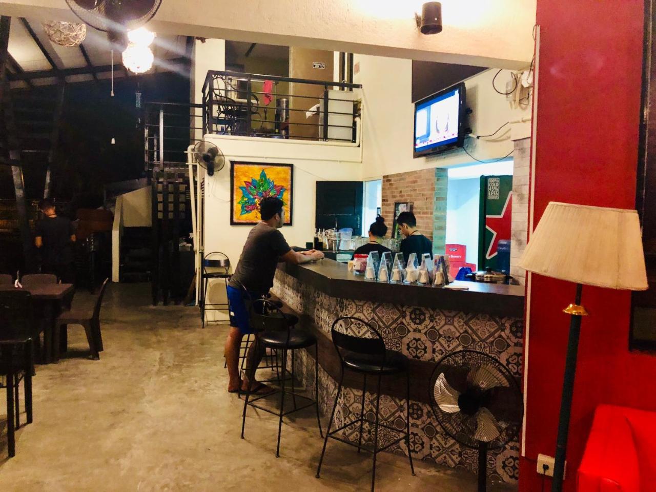 Hometown Hotel - Lacson Баколод Екстериор снимка